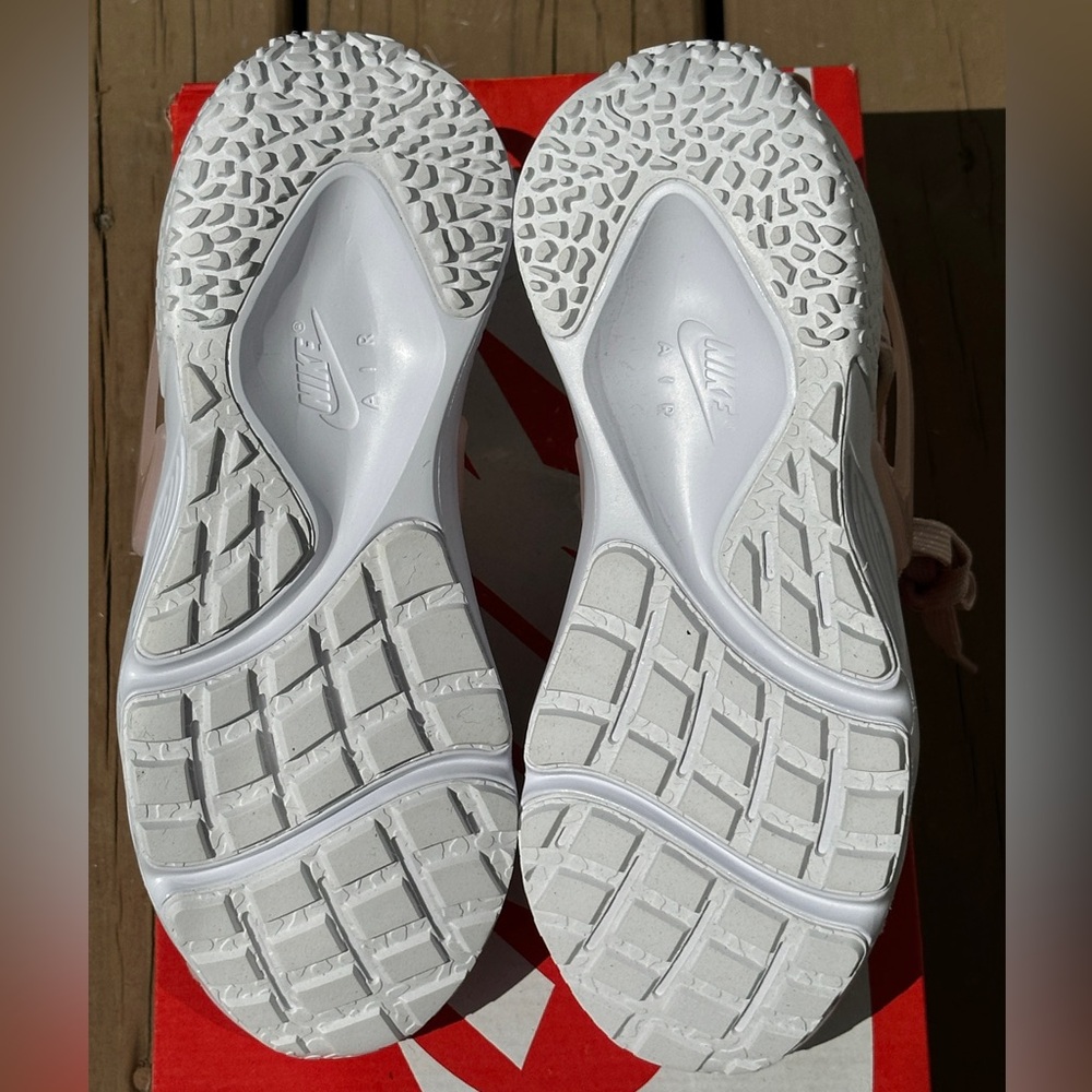 NEW Nike Air Huarache Craft Casual Sneaker - US Size Womens 7 | Mens, Youth 5.5 - Picture 9 of 10